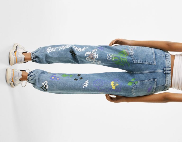 Bershka Graffiti Print Jogger Jeans Damen Blau | DCroAQbQ14s