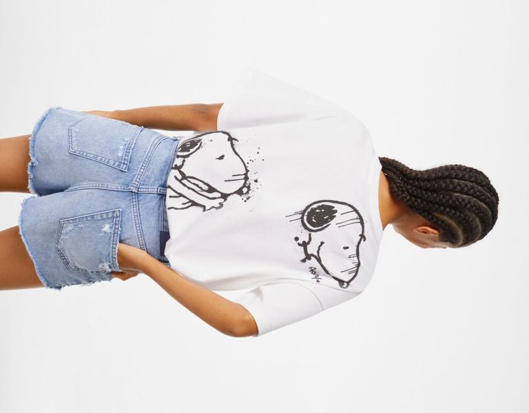 Bershka Kurzes Sleeve Featuring ‘snoopy Love’ Print T-shirts Damen Weiß | zDmUY04ph3C