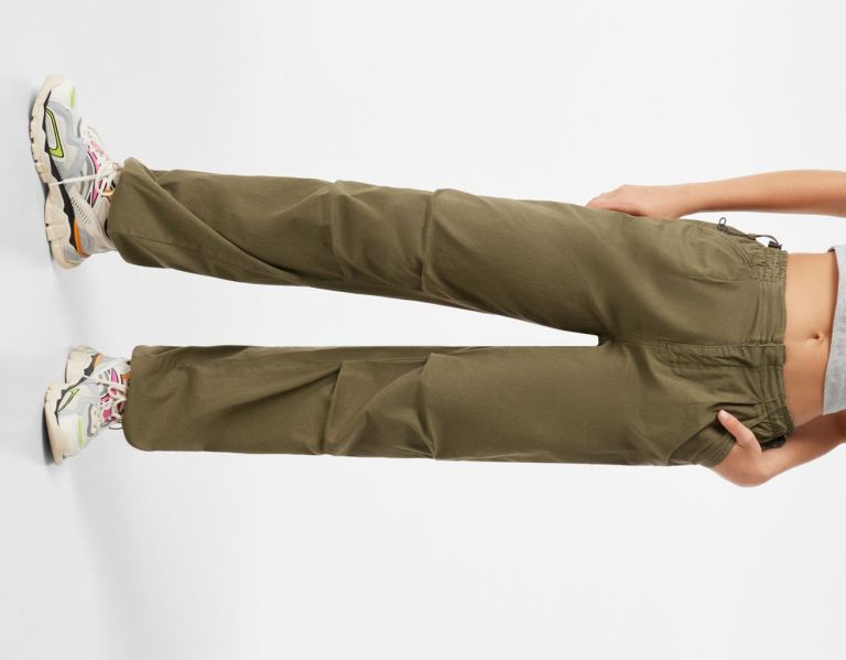 Bershka Loose Fit Sweatpants Parachute Damen Khaki | Yjdnjge2SKi