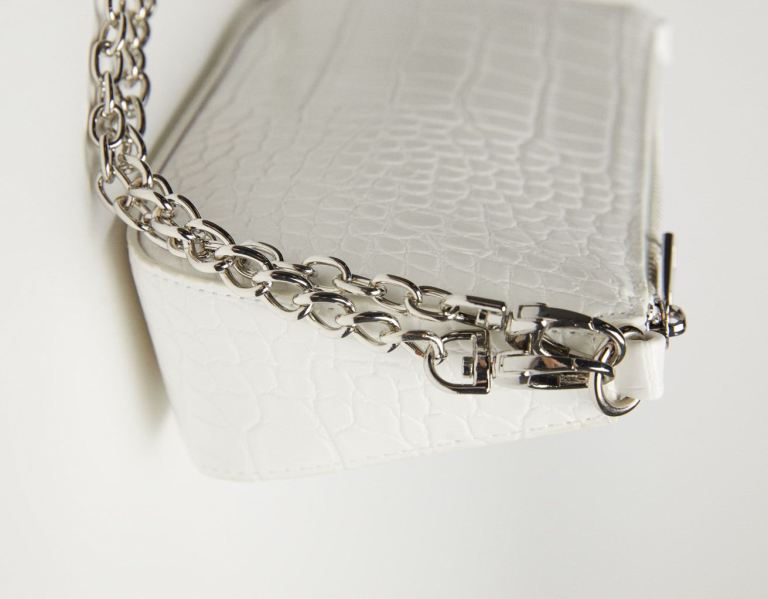 Bershka Mock Croc With Chain Detail Tasche Damen Weiß | t8LXLTuKPnL