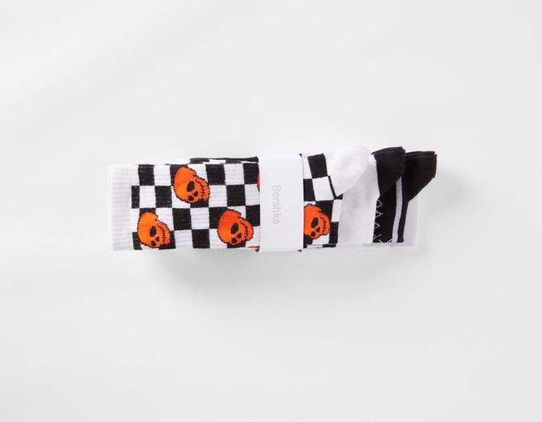 Bershka Pack Of 3 Pairs Of Checkered And Skull Print Socken Herren Schwarz | gvcdFf3RwBB