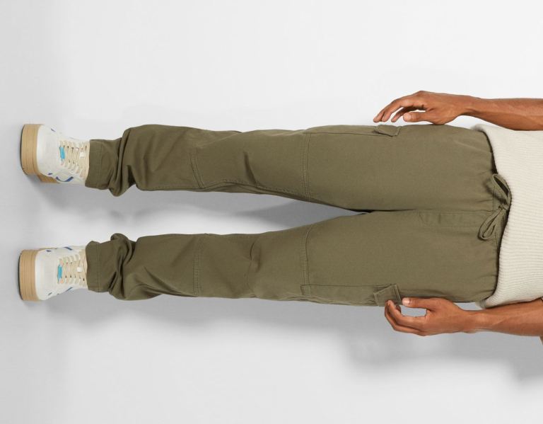 Bershka Regular-fit Sweatpants-style Pants Cargo Herren Khaki | az57aLm6e4J