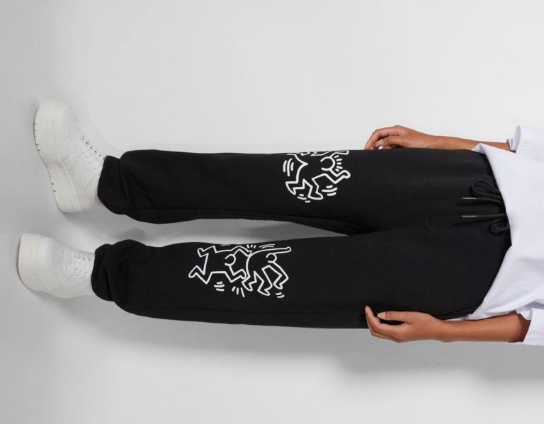 Bershka Sweat With Keith Haring Print Hose Damen Schwarz | l9kwRgocpnQ