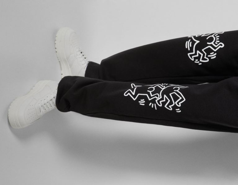 Bershka Sweat With Keith Haring Print Hose Damen Schwarz | l9kwRgocpnQ