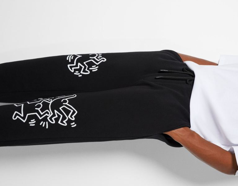 Bershka Sweatpants With Keith Haring Print Trainingsanzug Herren Schwarz | DOQDjebUqsE